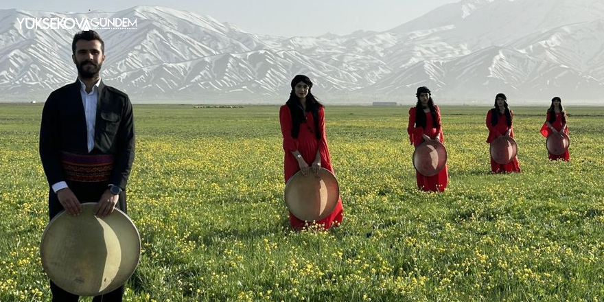 Cilo Dağı’nın eteklerinde yöresel elbiselerle erbane gösterisi