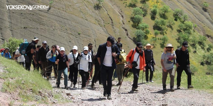 Yüksekovalı dağcılar Irak sınırında doğa yürüyüşü yaptı