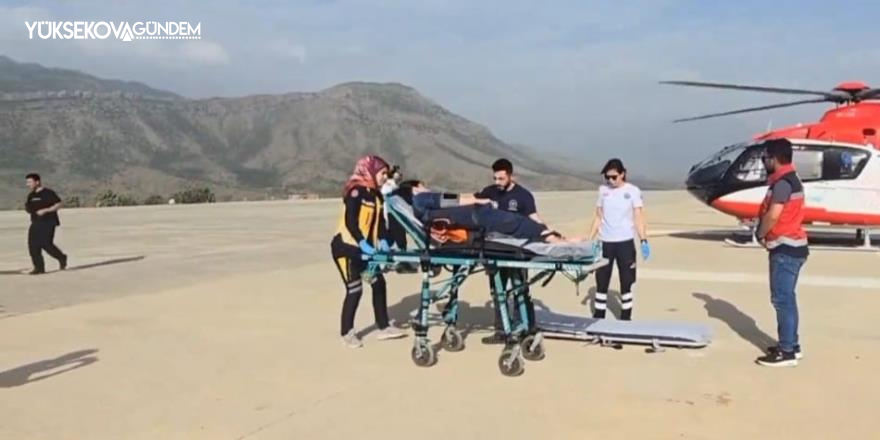 Derecik'te ambulans helikopter hasta kadın için havalandı