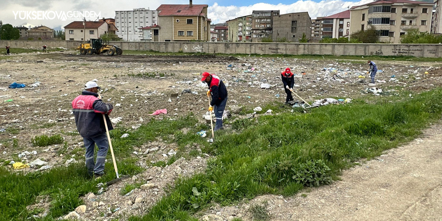 Yüksekova'da bahar temizliği devam ediyor