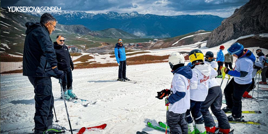 Hakkari'de mayıs ayında kayak yarışması düzenlendi