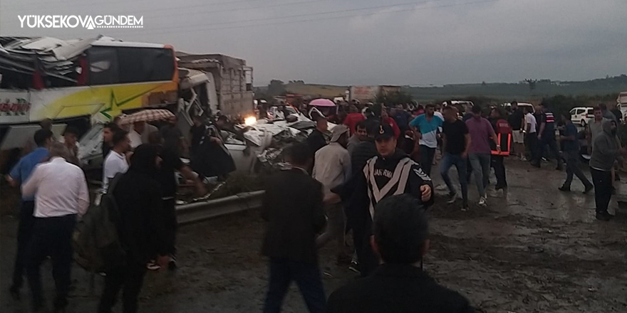 Mersin-Adana otoyolunda zincirleme kaza: 10 kişi hayatını kaybetti