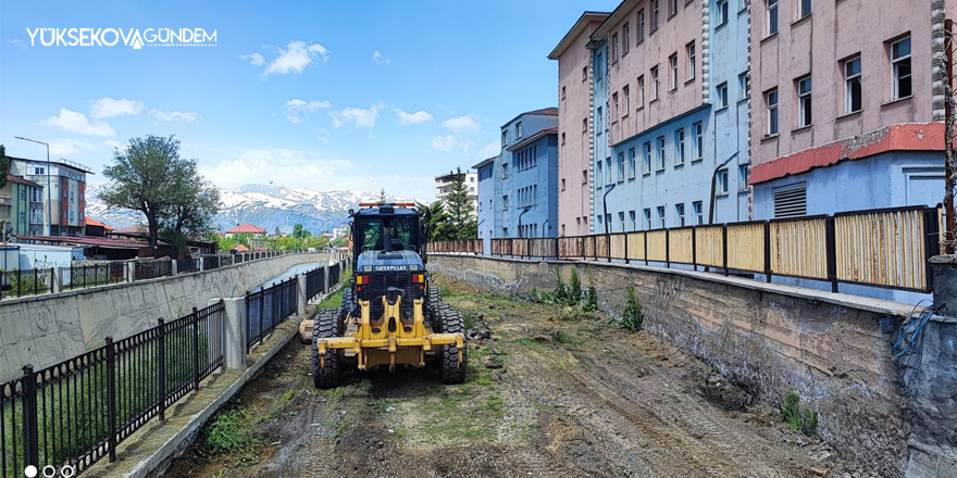 Yüksekova Belediyesi  yeni yollar açmayı sürdürüyor