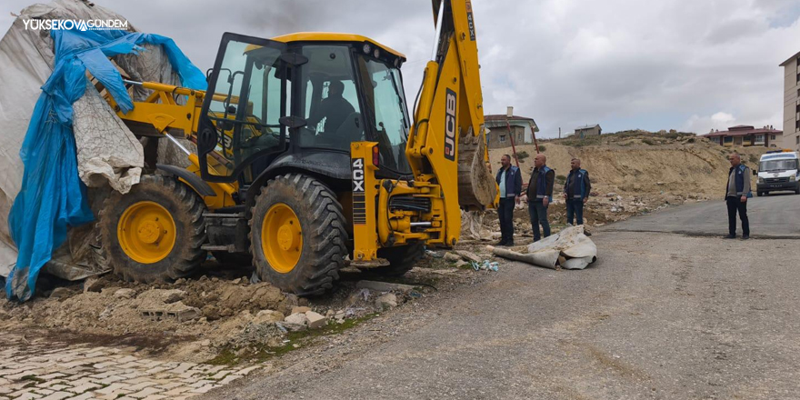 Yüksekova'da Metruk Yapılar Yıkılıyor