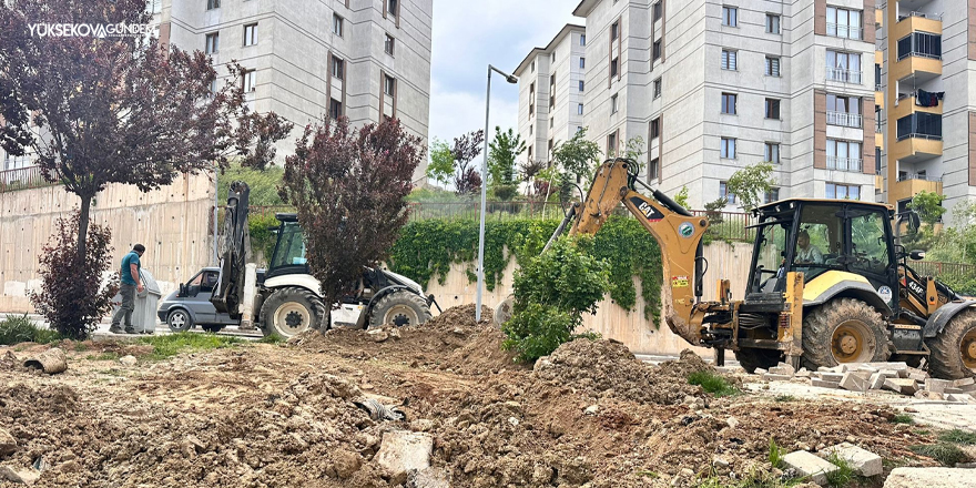 Yüksekova Mezarlık Tokiler’de Kanalizasyon onarım çalışması yapıldı