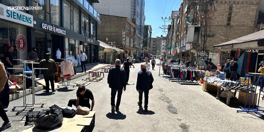 Yüksekova’da Bayram Öncesi Sanat Sokağı Araç Trafiğine Kapatıldı
