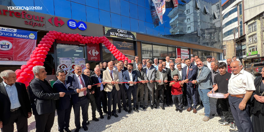 Yüksekova’da Carrefoursa isimli market hizmete açıldı