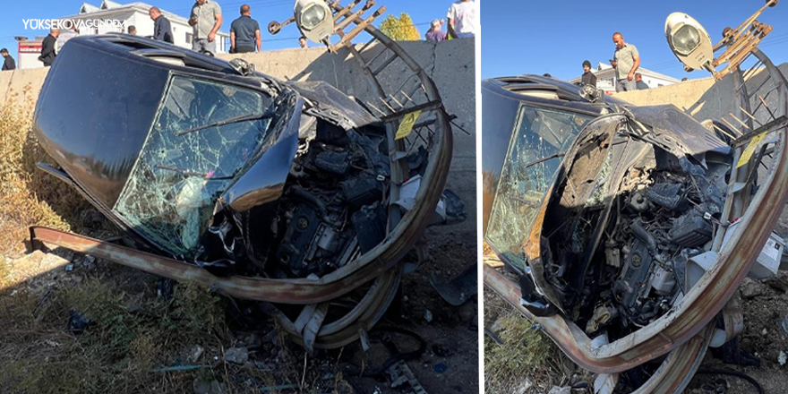 Yüksekova’da otomobil şarampole uçup elektrik direğine çarptı: 6 yaralı