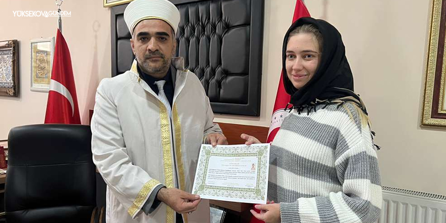 Rusya uyruklu kadın Yüksekova’da müslüman oldu