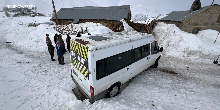 Yüksekova’da topraklı garaj yağışlar nedeniyle çöktü: 1 yaralı