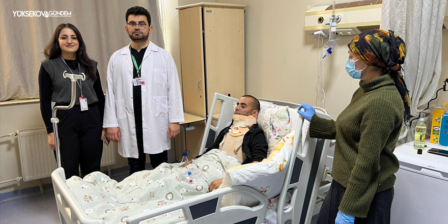 Yüksekova Devlet Hastanesi’nde İlk Kez Yüksek Riskli Boyun Kırığı Ameliyatı Yapıldı