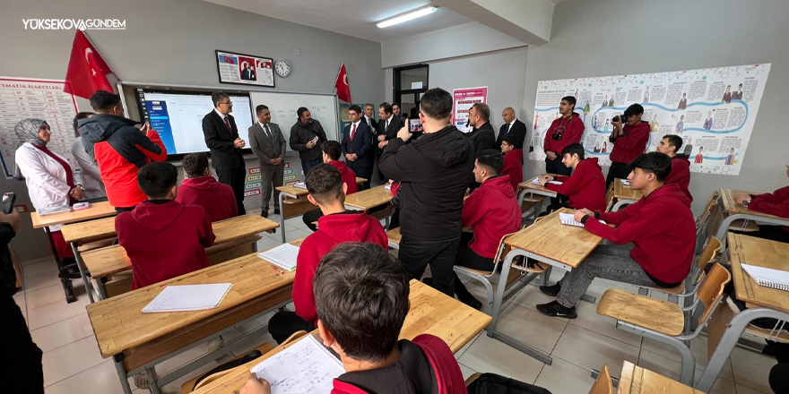 Vali Ali Çelik Yüksekova’da Bezoar Robotics Ekibini Ziyaret Etti