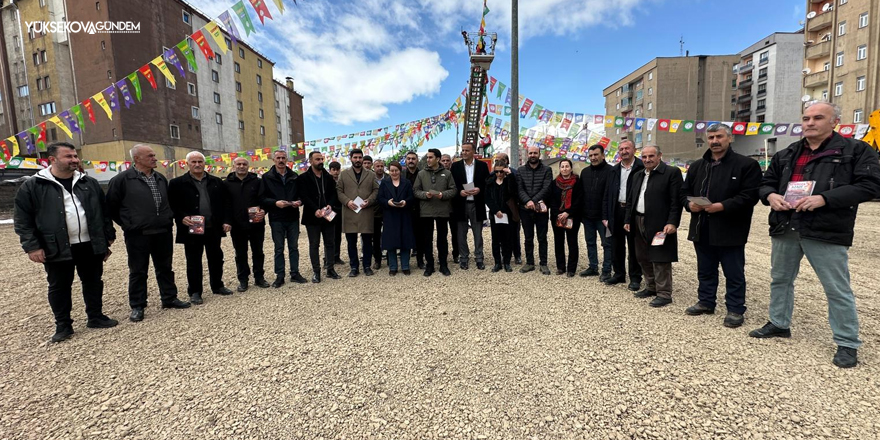 DEM Parti, Newroz için Yüksekova’da broşür dağıttı