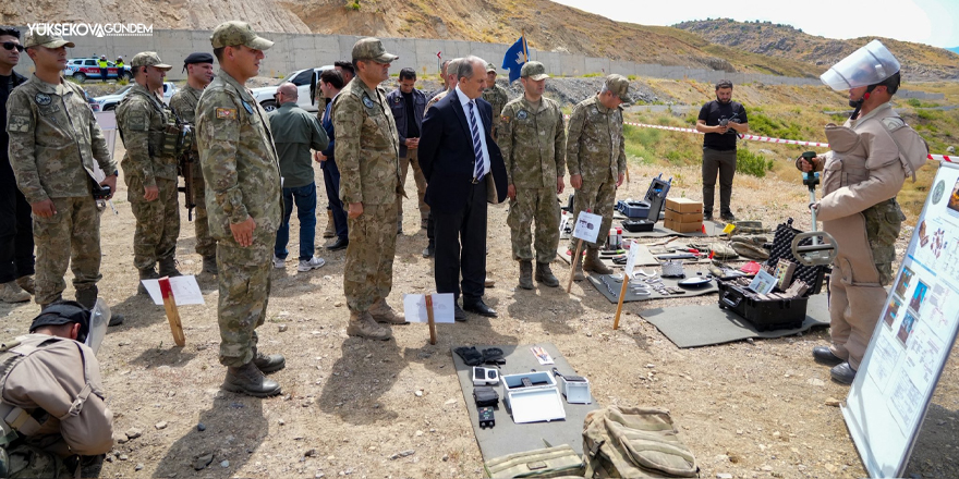 Hakkari’de mayınlı araziler temizleniyor
