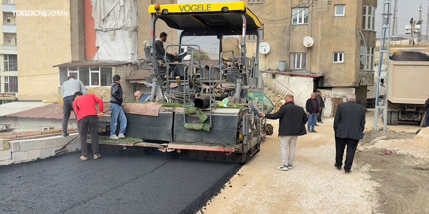 Yüksekova Belediyesi’nden BSK Asfalt Çalışması Sürüyor