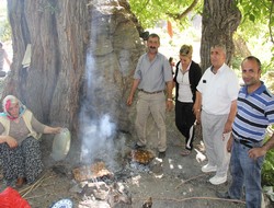 Yerli turistlerin piknik keyfi