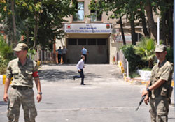 Urfa Cezaevi'nde isyan ve yangın