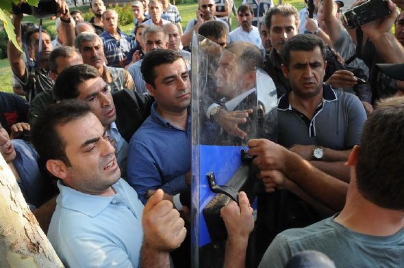 27 kişi için tutuklama talebi