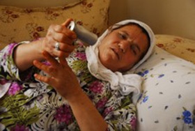 Gaz bombası 65 yaşındaki kadını yaraladı!
