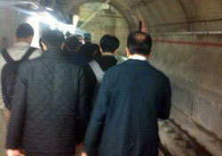 Marmaray ilk gün yolda kaldı
