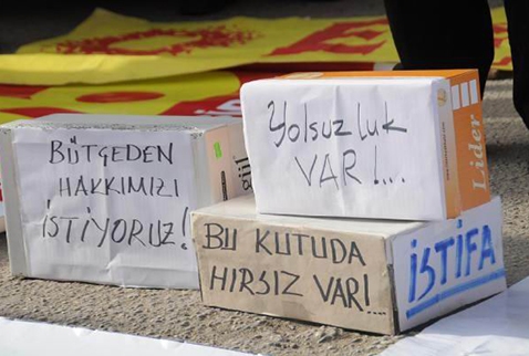 Memurlar 'Ayakkabı kutusu'yla eylem yaptı