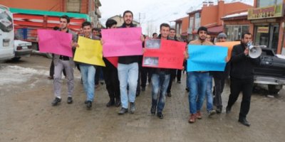 Şemdinli'de elektrik kesintisi protesto edildi