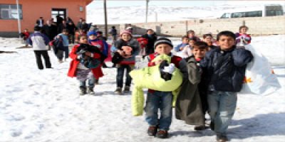 Muradiyeli öğrencilere giyim yardımı