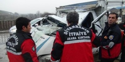 Diyarbakırda Trafik Kazası: 2 Ölü, 1 Yaralı