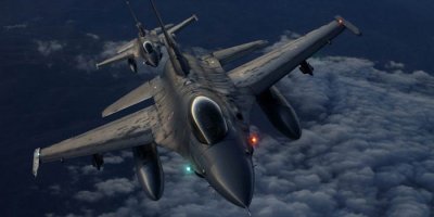 Türk savaş uçaklarına taciz!