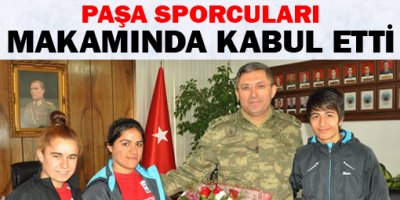 Paşa sporcuları makamında kabul etti