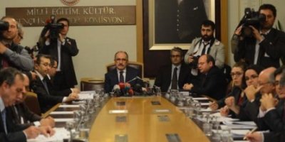 Demokratikleşme Paketi komisyondan geçti