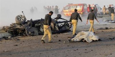 Pakistan'da polise bombalı saldırı
