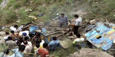 Hindistan'da otobüs faciası: 52 ölü