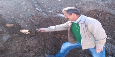 Tarihi mezarlıkta toprak kayması