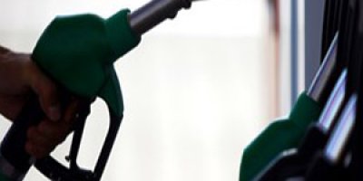 Benzinin fiyatı 5 lirayı geçti