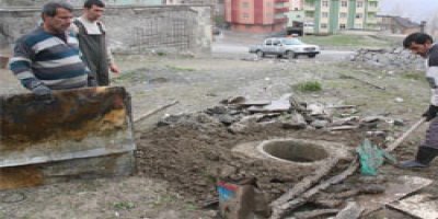 Kanalizasyondan teneke çıktı