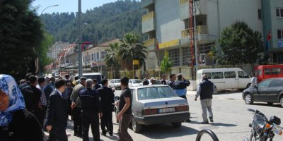 Yayladağ'ın merkezine top mermisi düştü
