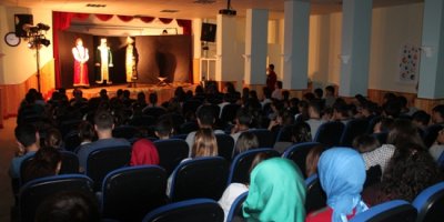 Yüksekova'da tiyatro etkinliği