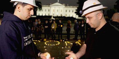 Soma'da ölen işçiler Beyaz Saray önünde anıldı