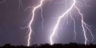 Vanda 3 Ayrı Yerde Yıldırım Düştü 1 Ölü, 3 Yaralı