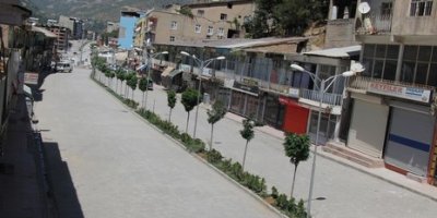 Şemdinli'de kepenkler kapalı