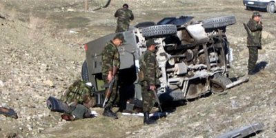 Ardahan'da askeri araç devrildi