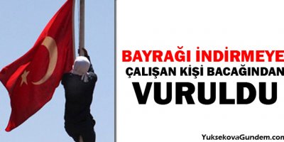 Bayrağı indirmeye çalışan hain vuruldu