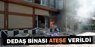 Silopi'de DEDAŞ binası ateşe verildi