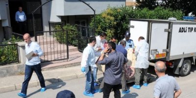 Annesinin Kafasını Duvara Vura Vura Öldürdü