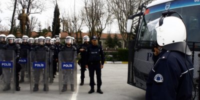 Kızıltepe'de pankarta polis engeli