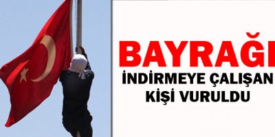 Polis merkezindeki bayrağı indirmeye çalışan kişi vuruldu