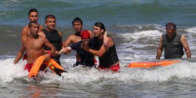 Samsun'da 'Ben yüzme biliyorum' inadı