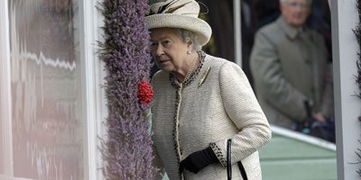 Kraliçe: Umarım ki dikkatli düşüneceklerdir