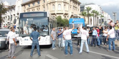 İşçiler birbirlerini zincirledi, yolu kapadı!